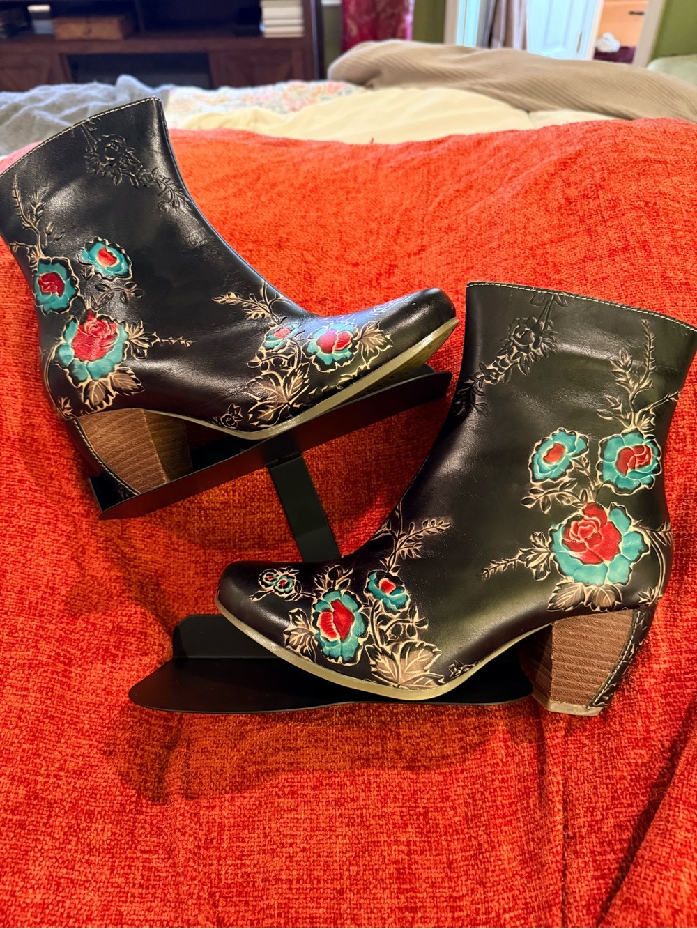 Women’s L’ARTISTE hand painted Black Ankle Boots